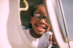 Peuvent-ils le voir? Un champ visuel plus étroit chez les enfants ayant un TSA