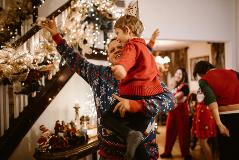 L'harmonie des fêtes : Préparer les enfants neurodivergents aux célébrations festives